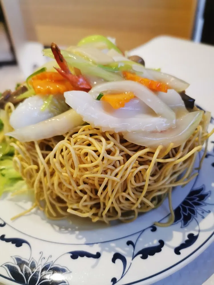 Nouilles Croustillantes Aux Fruits de Mer